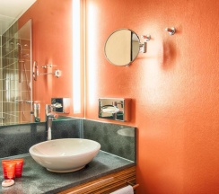 Двухместный номер Superior двуспальная кровать в Leonardo Hotel Berlin Mitte