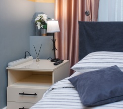 Двухместный номер с одной большой двуспальной кроватью и собственной ванной комнатой в Goldie Home