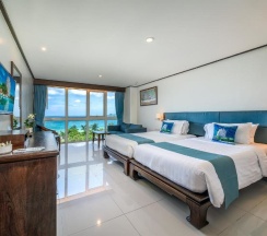 Двухместный номер Superior с видом на море двуспальная кровать в Andaman Beach Suites Hotel