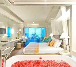Двухместный номер Grand Plus с видом на море двуспальная кровать в Royal Cliff Beach Hotel Pattaya