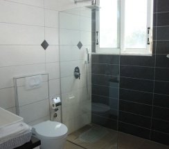 Двухместный номер Standard с балконом и с видом на море двуспальная кровать в Hotel Saranda