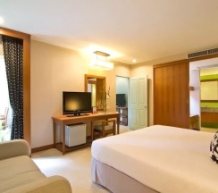 Четырёхместный семейный люкс с 2 комнатами с видом на сад в Green Park Resort