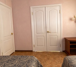 Люкс двухкомнатный с двумя раздельными кроватями  в АэроОтель