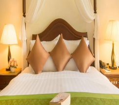 Номер Standard с видом на воду в Angkor Palace Resort & Spa
