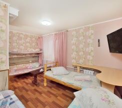 Стандартный пятиместный номер в Сафари
