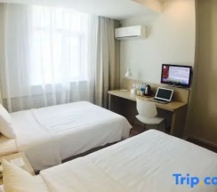 Двухместный номер Standard 2 отдельные кровати в Hanting Hotel Qinhuangdao Quante Field