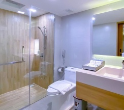 Четырёхместный люкс Family с 2 комнатами в Phuket Graceland Resort And Spa