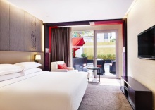 Трёхместный люкс c 1 комнатой в Four Points by Sheraton Bangkok, Sukhumvit 15