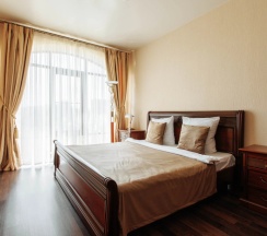 Люкс с 2 комнатами с красивым видом из окна в Дом Москвы