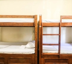 Кровать в общем номере в Kamuning Hostel
