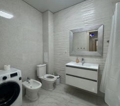 Четырёхместные апартаменты с 3 комнатами с балконом в Rent 247