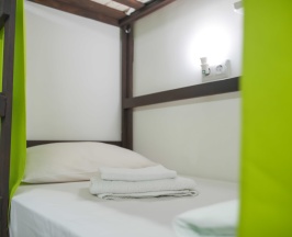Мужской четырёхместные (нижнее, без окна) в Sunny Sochi Hostel