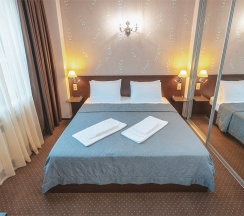 ПОЛУЛЮКС ДВУХМЕСТНЫЙ в Хоста