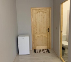 Трёхместный номер Standard с балконом и с красивым видом из окна в Гостевой дом Дамира