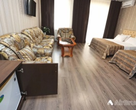 Студия с балконом в Mango