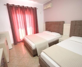 Трёхместный номер с балконом в Julia Hotel