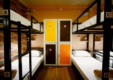 Кровать в общем номере в Urban Hostel Bangkok