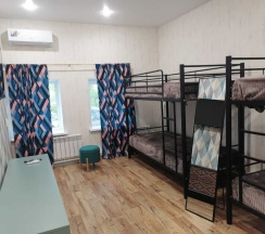 Кровать в общем номере в У друзей как дома