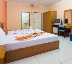 Двухместный номер Standard двуспальная кровать в "room in Guest Room - Guesthouse & Restaurant Belvedere - Central Bedroom With Ac Near Patong Beach"