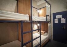 Кровать в общем номере в I-Sleep Silom Hostel