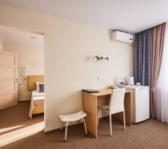 Двухкомнатный двухместный номер для гостей с ограниченными возможностями в Дружба
