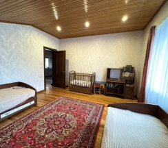 Шестиместные апартаменты с балконом в Гостевой дом