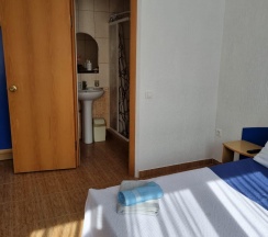 Комната полулюкс с 1 двуспальной кроватью и 1 двухъярусной кроватью в Ванилька