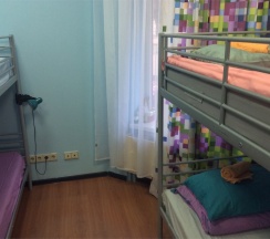 Улучшенный четырехместный женский номер в 7skyhostel