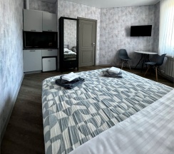 Двухкомнатный с большим балконом, до 7 человек в Лаванда