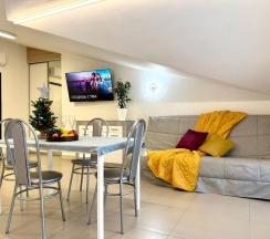 Апартаменты №9 "Люкс" на мансардном этаже в Саквояж