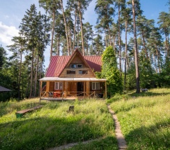 Шестиместный коттедж Богатырский с балконом в Ателика Улиткино