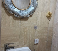 Двухэтажный дом с видом на реку, сад и горы в Дагар