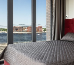 Lux апартамент для 5-х гостей с видом на реку в Sv Loft Apart