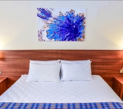Бизнес с двуспальной кроватью KING SIZE в Raymond