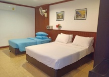 Трёхместный номер Standard с балконом в Rabbit Mansion Patong Hotel