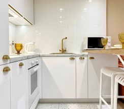 Двухуровневая студия на мансарде с джакузи в ЖК "UP-квартал Пушкинский". Близость к НИИ Турнера в Rauktis apartments