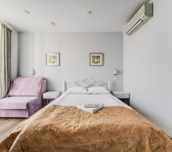 Улучшенная комната с доп. местом и балконом в Октавиана