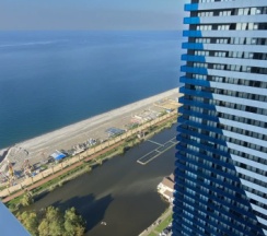 Трёхместный номер Superior с балконом и с видом на море в Апарт-отель MyGeorgia LLC Orbi City