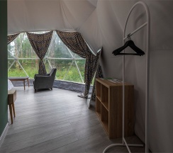 Глэмп в New Riga Village