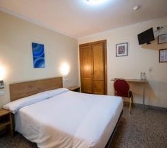 Двухместный номер Economy (No window) двуспальная кровать в Hotel Monasterio Granada - Adults Only
