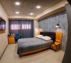 Номер с собственной ванной комнатой вне номера в Comfort