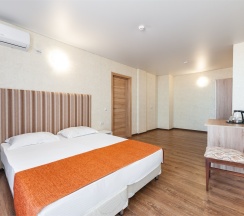 Двухкомнатный семейный номер на 3-4 гостя с балконом и видом на море (корпус Б) в Оптимист