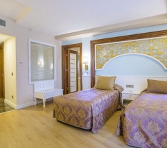 Четырёхместный полулюкс в J'adore Deluxe Hotel & Spa