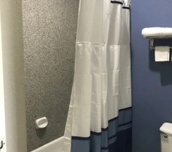 Четырёхместный номер Deluxe двуспальная кровать в Camelot Inn & Suites Veterans Memorial NW Houston