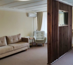 Номер "Джуниор Сюит" в Золотой пляж