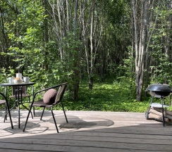 Шестиместный коттедж с балконом и с красивым видом из окна в Вербная роща