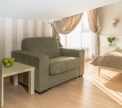 Двухместный полулюкс Comfort с видом на озеро двуспальная кровать в Теплица парк