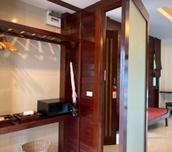 Трёхместный номер Standard с видом на бассейн в Howard Johnson by Wyndham Phuket Naiyang