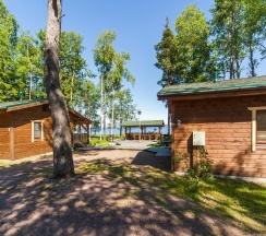 Коттедж стандарт с 2 односпальными и 2 двуспальными кроватями в На ладони