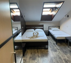 Семейный трехместный номер (5 этаж без лифта) в Everest